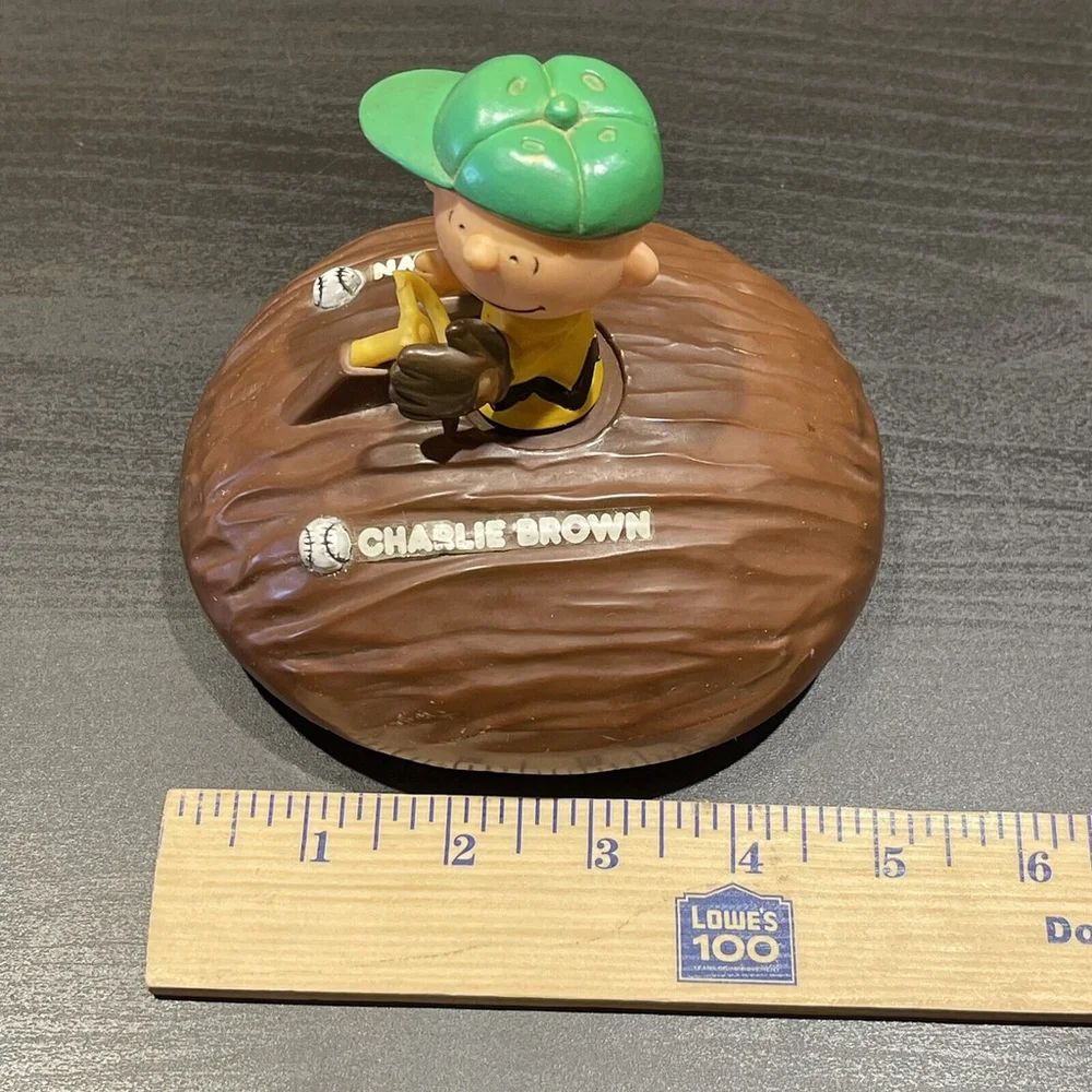 Vintage Aviva Peanuts Baseball Bullpen Car Toy CHARLIE BROWN Plastic 1970s Comic